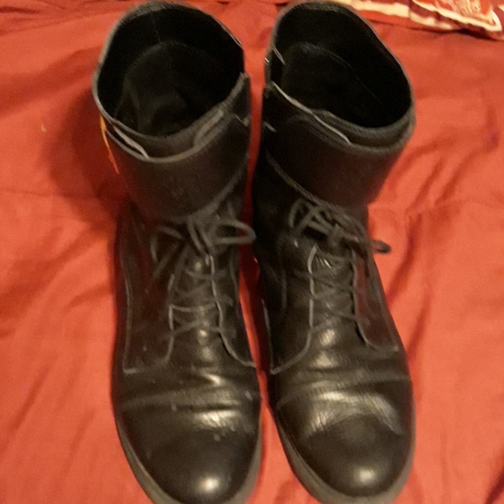 Combat boots
